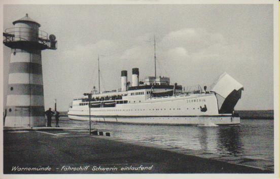 Dampfer "Wanrnemünde - Fährschiff Schwerin einlaufend"