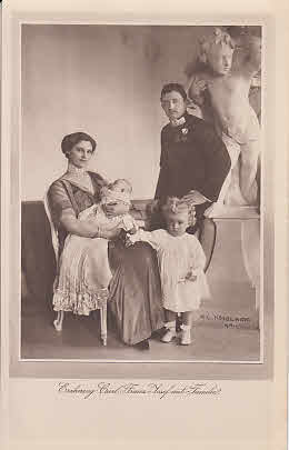 Erzherzog Karl Franz Josef mit Familie