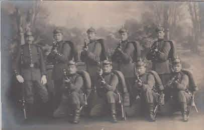 Fotokarte in voller Ausrüstung mit Pickelhaube